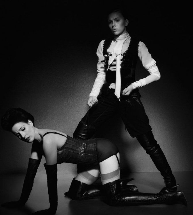 Scarlett_Johansson__Dita_Von_Teese4_.thumb.jpg.ce6ef915f8d24b67c911b0cf3cc5a36c.jpg