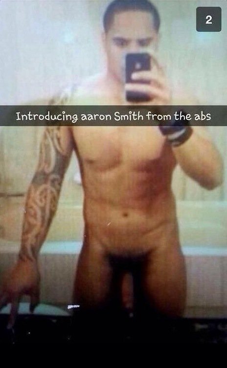 aaron-smith-naked-selfie.thumb.jpg.34a5cdf1b364ee2d19467fc859ac341f.jpg